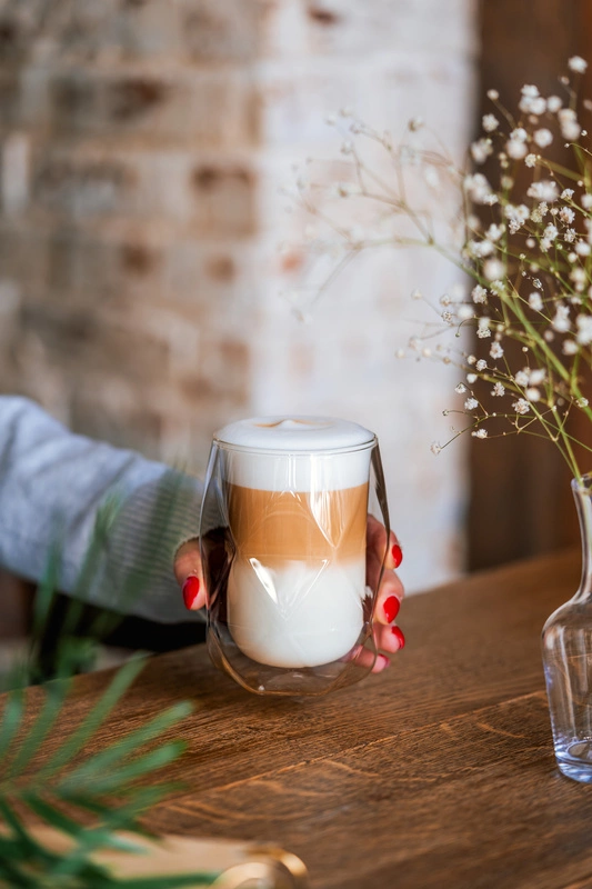 Vialli Design - Komplet 2-szklanek 350ml z podwójną ścianką 350ml Geo