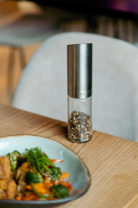 Vialli Design - Grawitacyjny młynek do soli i pieprzu elektryczny stalowy mat SOHO