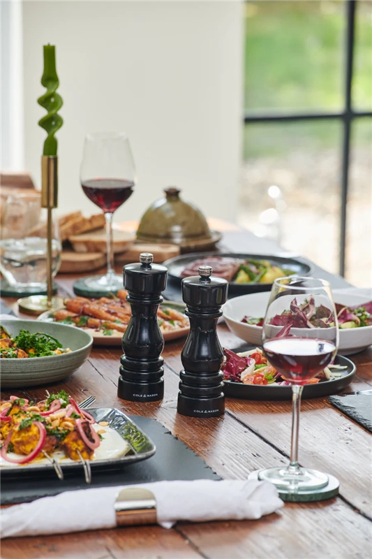 Cole & Mason - Młynek do pieprzu London czarny połysk 18 cm