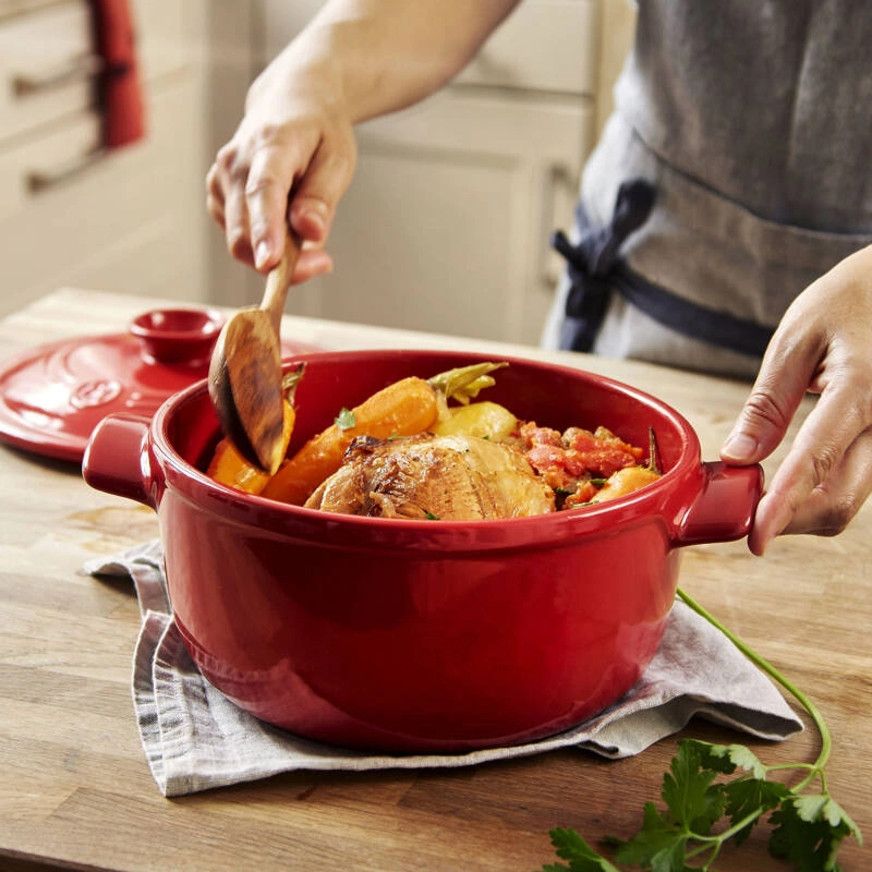 Emile Henry - Okrągły garnek ceramiczny 4L - czerwony