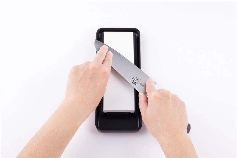 KAI - Kamień do ostrzenia 8000 w etui Seki Magoroku