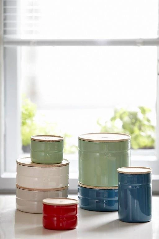 Riess - Pojemnik kuchenny niski z drewnianą pokrywą 0,6l Fresh Tomato