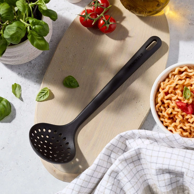 Henckels - SILICONE ONYX Łyżka cedzakowa 31 cm