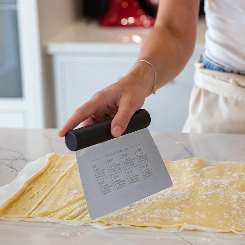 KitchenAid Culinary Tools - skrobka stalowa z miarką i przelicznikiem