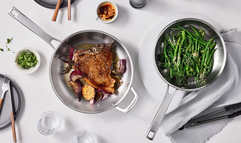 Le Creuset - stalowa patelnia z uchwytem 3-ply 28 cm