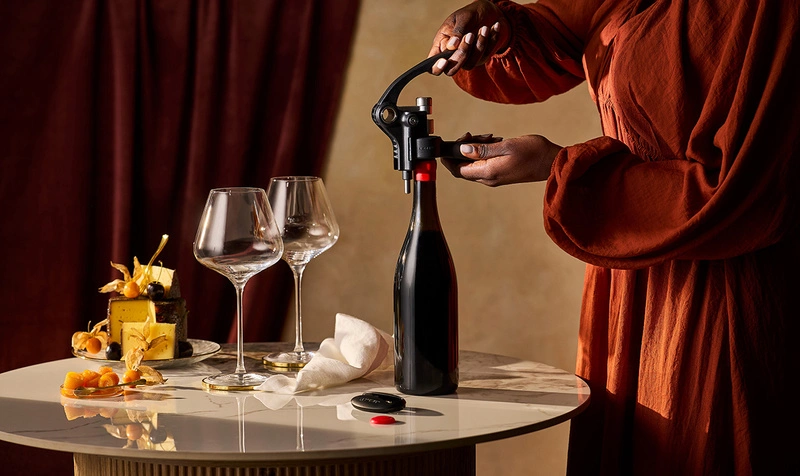 Le Creuset - Korkociąg czarny automatyczny LM 250 z obcinarką