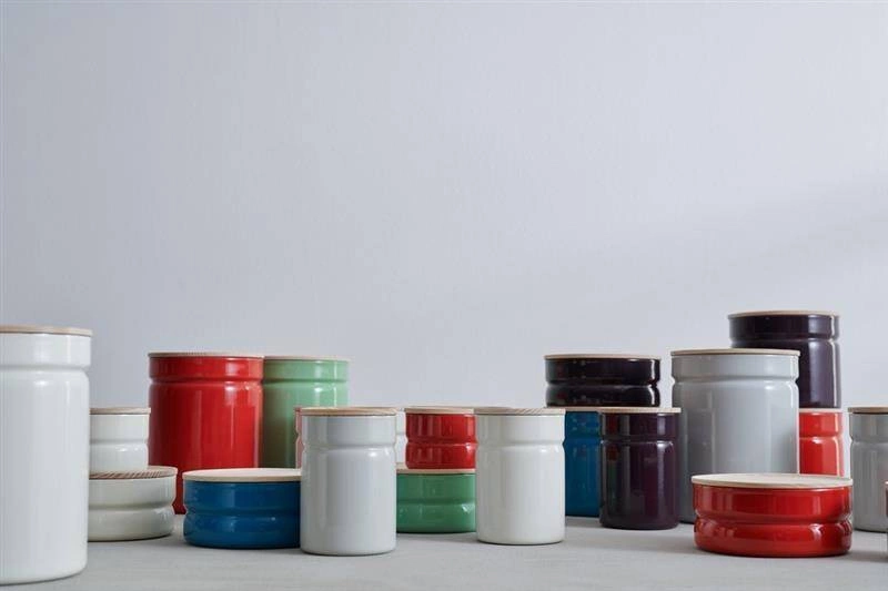 Riess - Pojemnik kuchenny z drewnianą pokrywą 2,2l Fresh Tomato