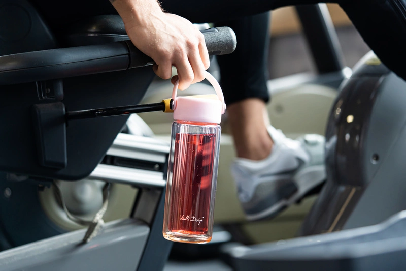 Vialli Design - Butelka z podwójną ścianką i zaparzaczem Fuori 350 ml różowa