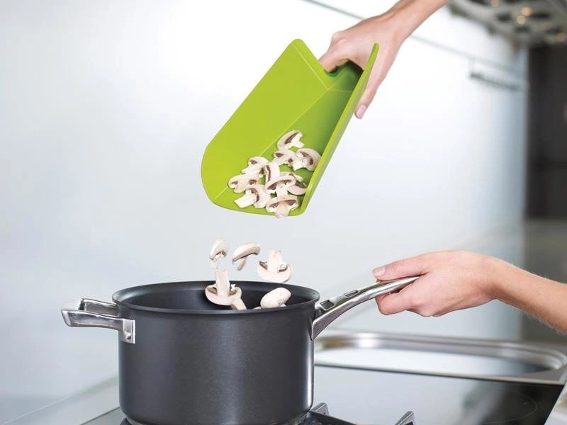Joseph Joseph - deska Chop2Pot Plus mini biała