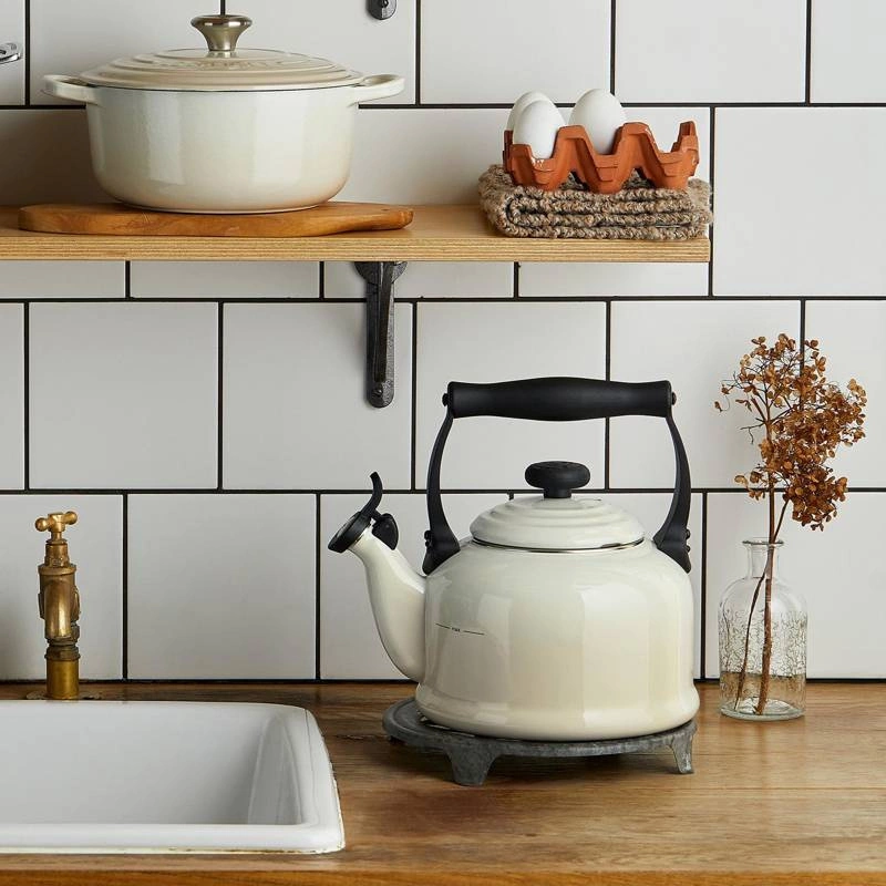 Le Creuset - czajnik Traditional Meringue 2,1 l