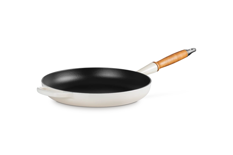 Le Creuset - patelnia żeliwna z drewnianym uchwytem 26 cm Meringue