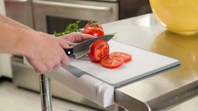 KitchenIQ - Deska do krojenia z ostrzarką