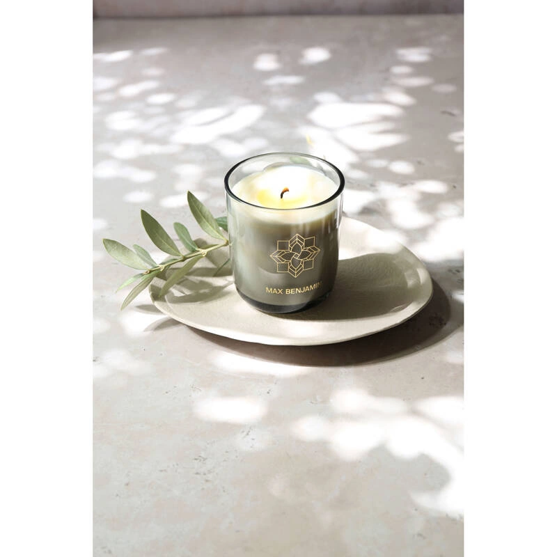 Max Benjamin - Świeca Irish Leather & Oud 210 g Classic