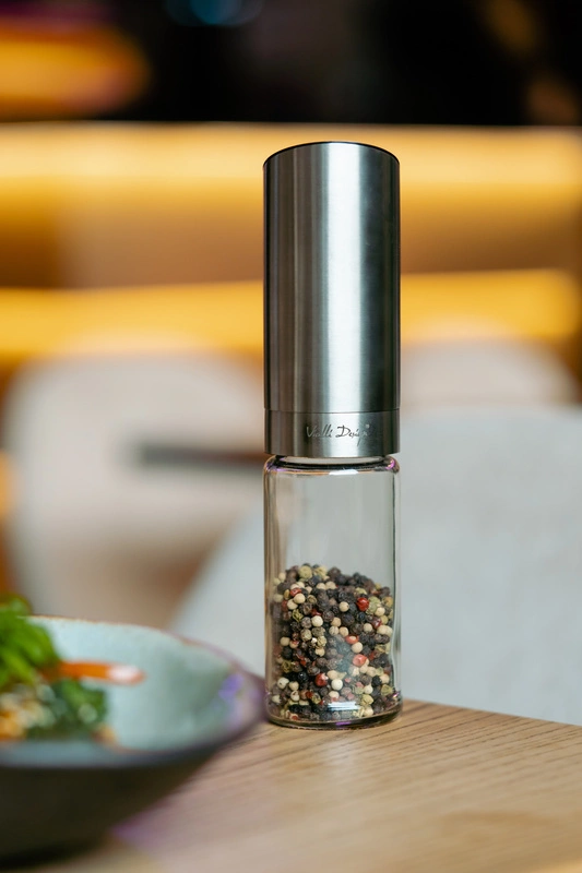 Vialli Design - Grawitacyjny młynek do soli i pieprzu elektryczny stalowy mat SOHO