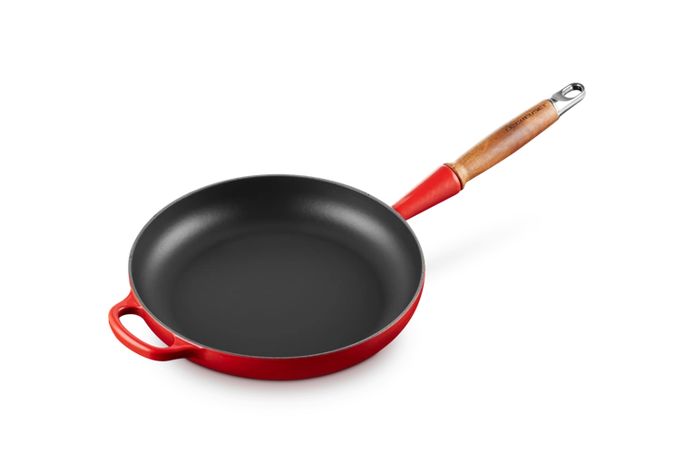 Le Creuset - patelnia żeliwna z drewnianym uchwytem 26 cm  Wiśniowy