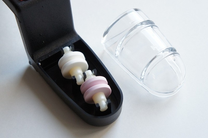 Global - MinoSharp Ceramiczna ostrzałka wodna do noży Global, czarno-czerwona