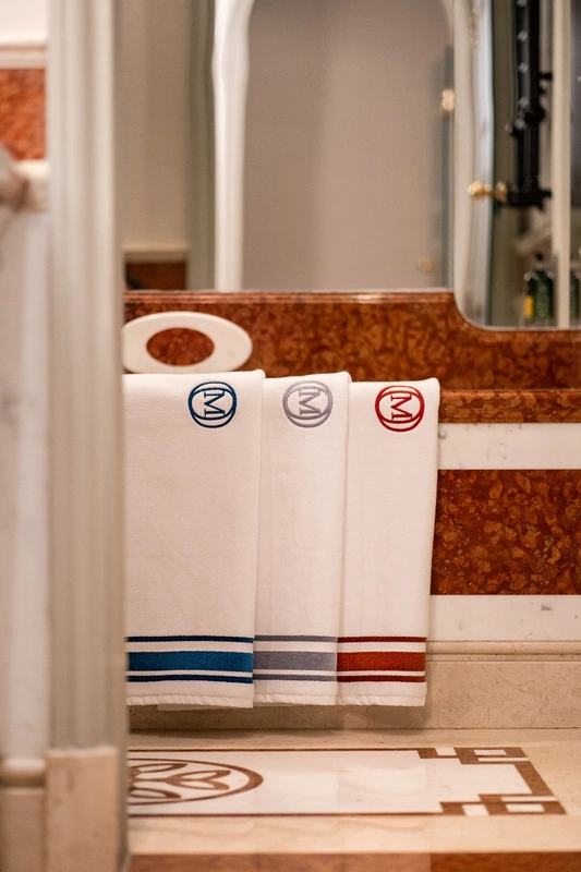 Officine Monogram - Dywanik łazienkowy Monogam Linea 60x100cm biały