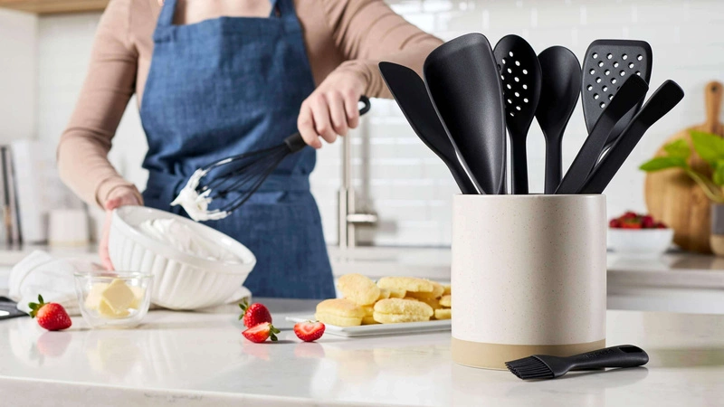 Henckels - SILICONE ONYX Łyżka do serwowania 28 cm