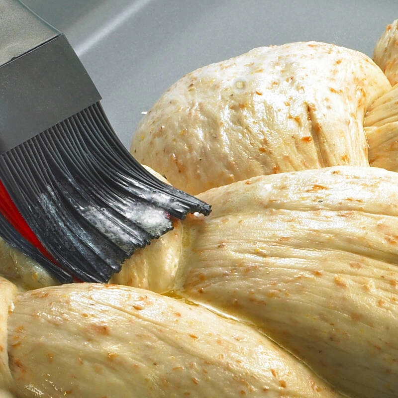 Cuisipro - Pędzelek silikonowybiały z czrwono-czarnymi frendzlami