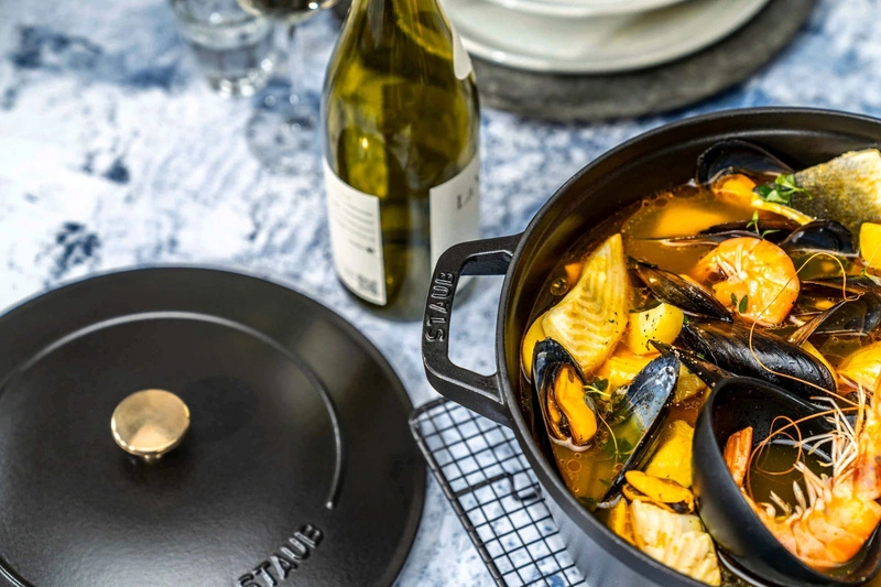 Staub - zestaw 3 naczyń żeliwnych + pokrywka 24 cm czarny