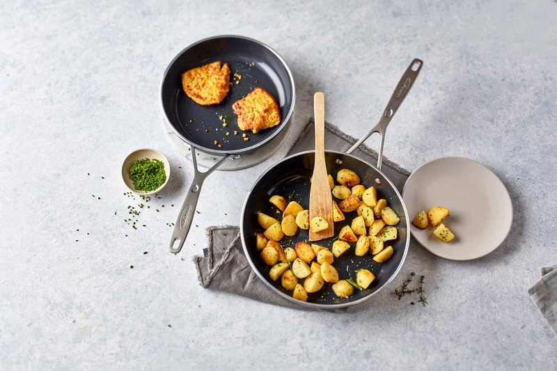 Demeyere - patelnia płytka z powłoką Ceraforce 24 cm Alu Industry 3