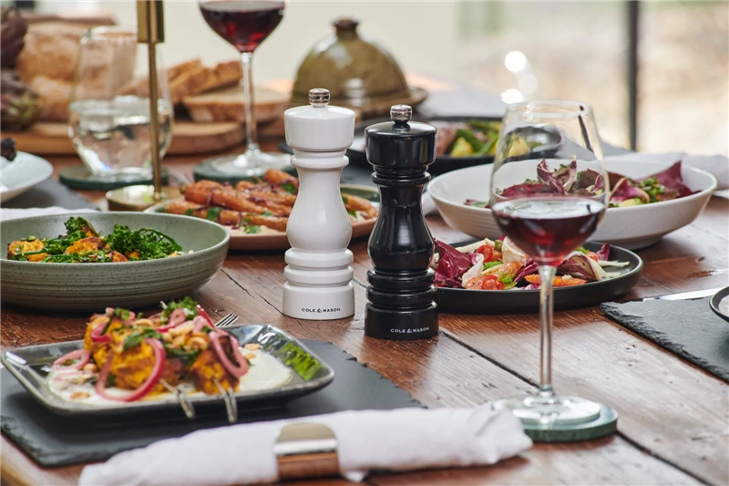 Cole & Mason - Młynek do soli London czarny połysk 18 cm