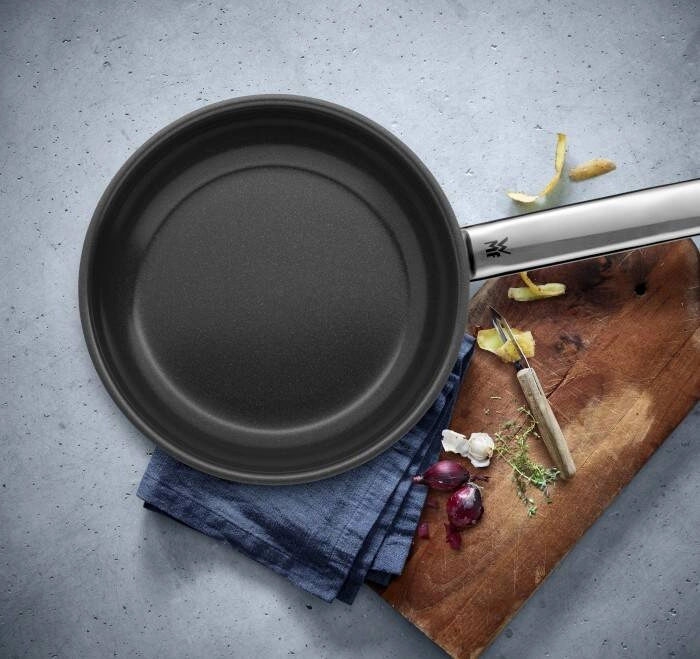 WMF - Patelnia 20 cm, Durado