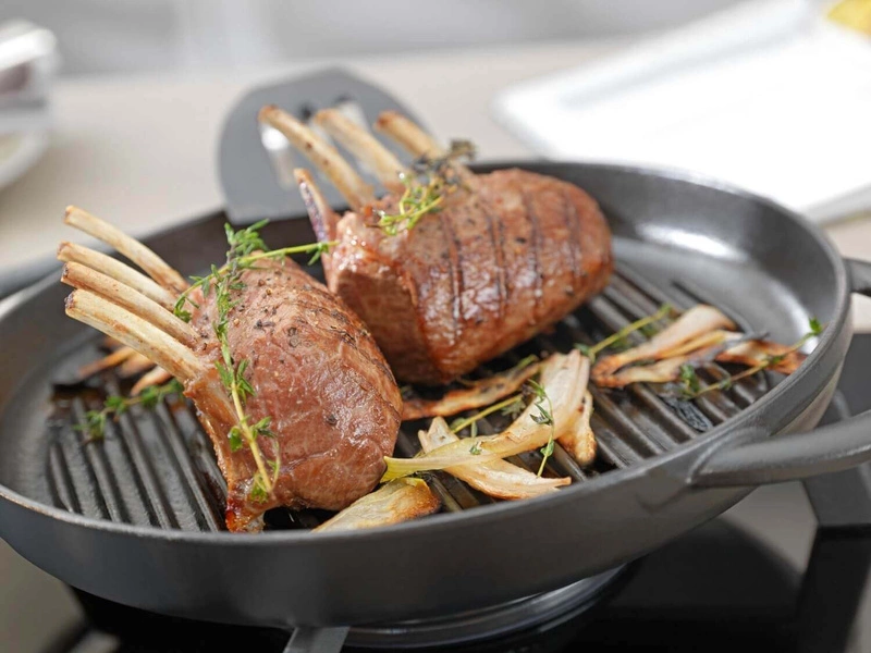 Staub - okrągła patelnia żeliwna grillowa z dwoma uchwytami 30 cm, grafitowy