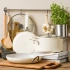 KitchenAid - patelnia Aluminium Coloured 20 cm - kremowa