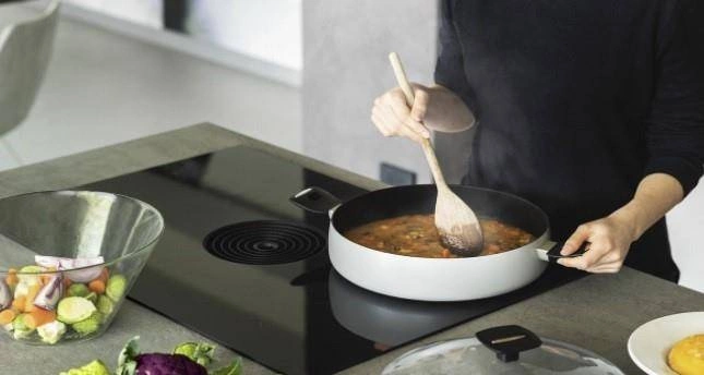 Moneta - Naczynie z pokrywką 28 cm Mammola indukcja