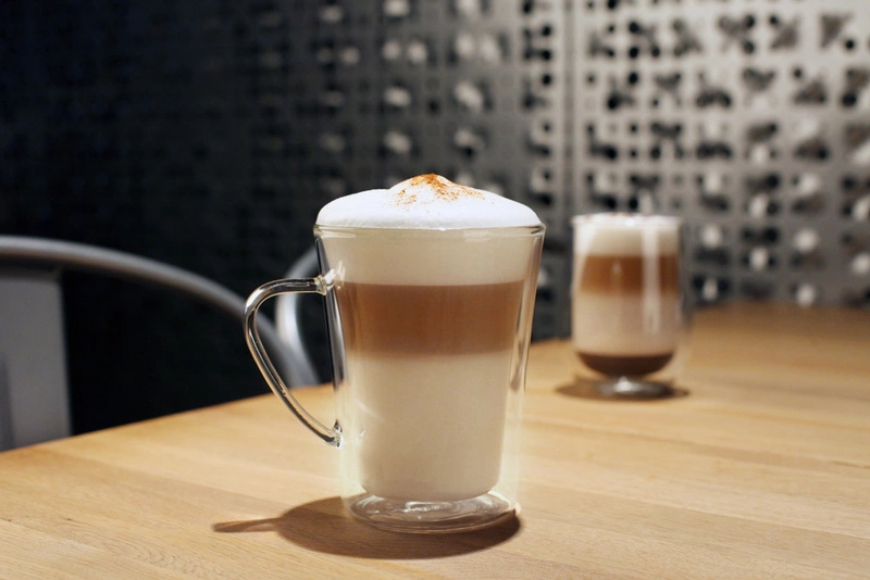 Vialli Design - Szklanka z podwójną ścianką Amo 250 ml