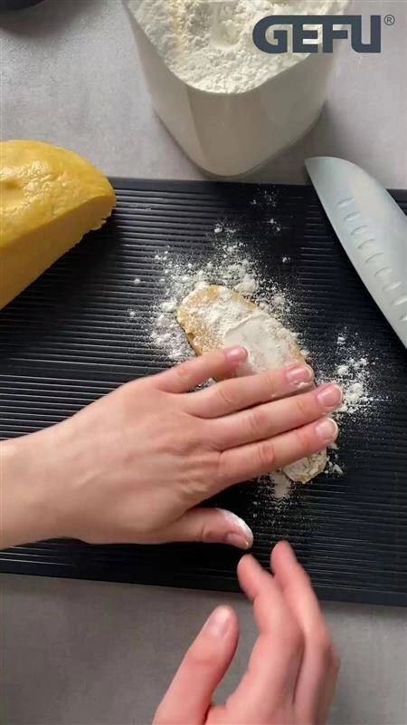 GEFU - maszynka do makaronu, biała PASTA PERFETTA