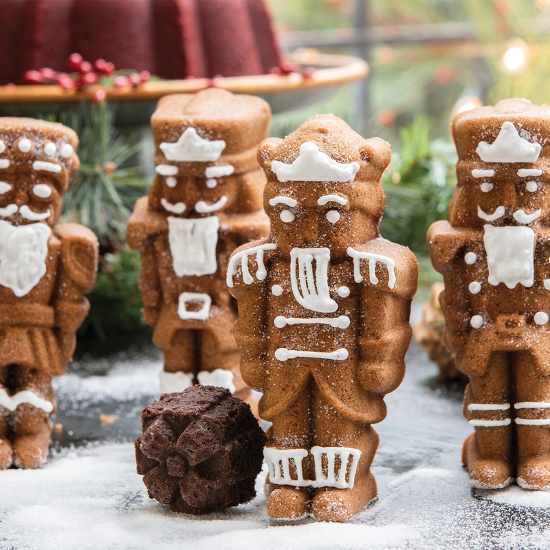 Nordic Ware - Forma do ciasta dziadek do orzechów