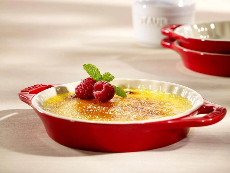 Staub - okrągły półmisek ceramiczny do ciast 1.2 l, czerwony