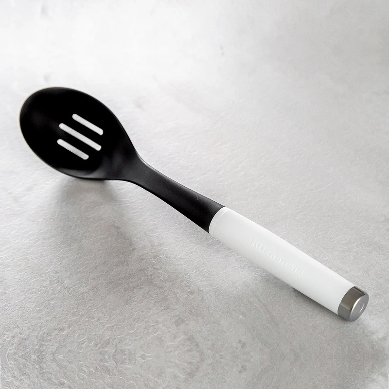 KitchenAid Culinary Tools - łyżka kuchenna z otworami CLASSIC White