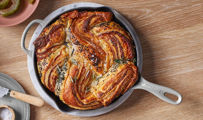 Le Creuset - patelnia żeliwna 26 cm Misty Grey