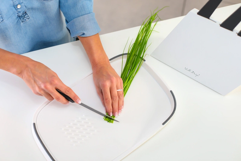 Vialli Design - Zestaw 5 noży w bloku VOLO z powłoką nieprzywierającą biały