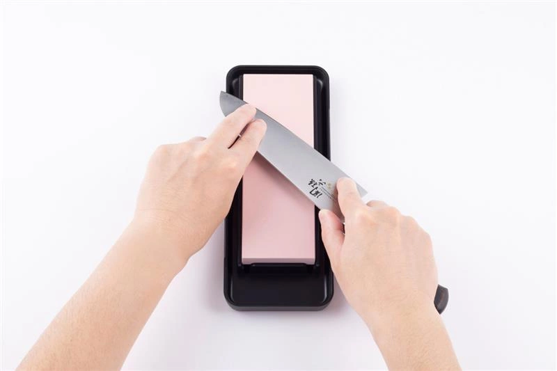 KAI - Kamień do ostrzenia 2000 w etui Seki Magoroku