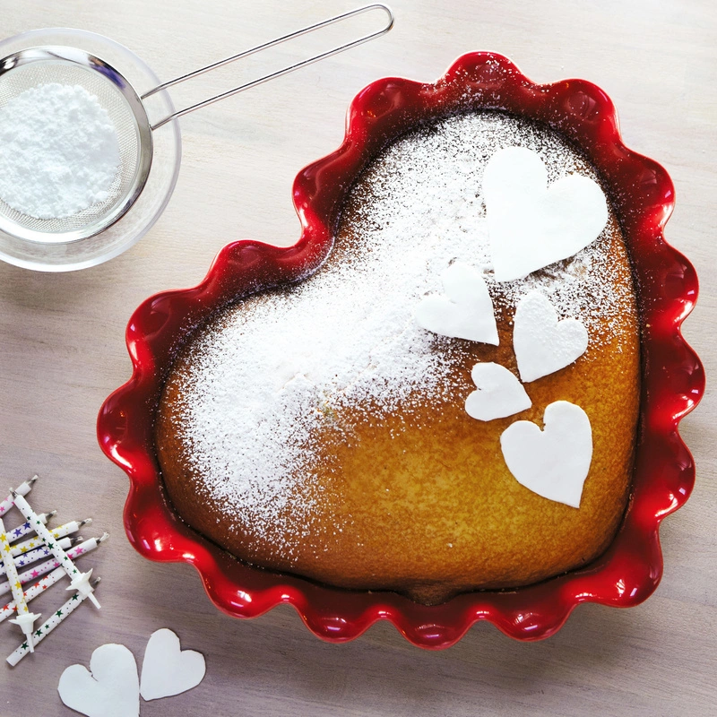 Emile Henry - Naczynie do zapiekania w kształcie serca - 33x29cm - czerwony