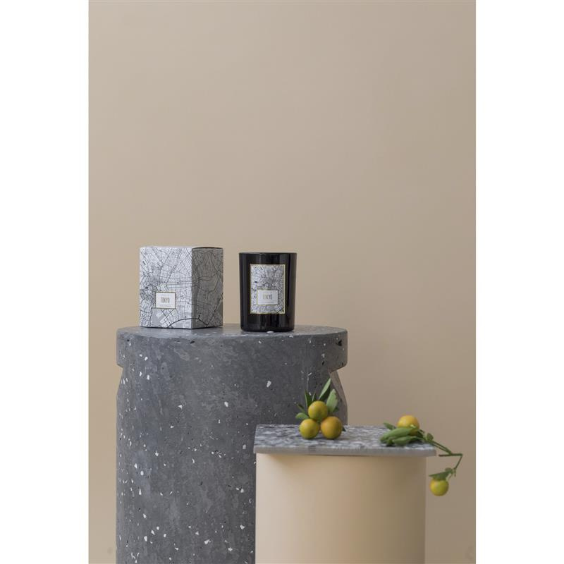 Victorian - świeca zapachowa Tokyo: herbata ziołowa, do 45 godzin, śred. 8 x 10,5 cm Maps