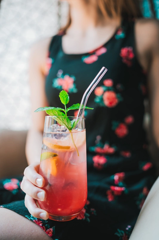 Vialli Design - Słomki szklane różowe zakrzywione 23cm zestaw 6 sztuk ze szczoteczką