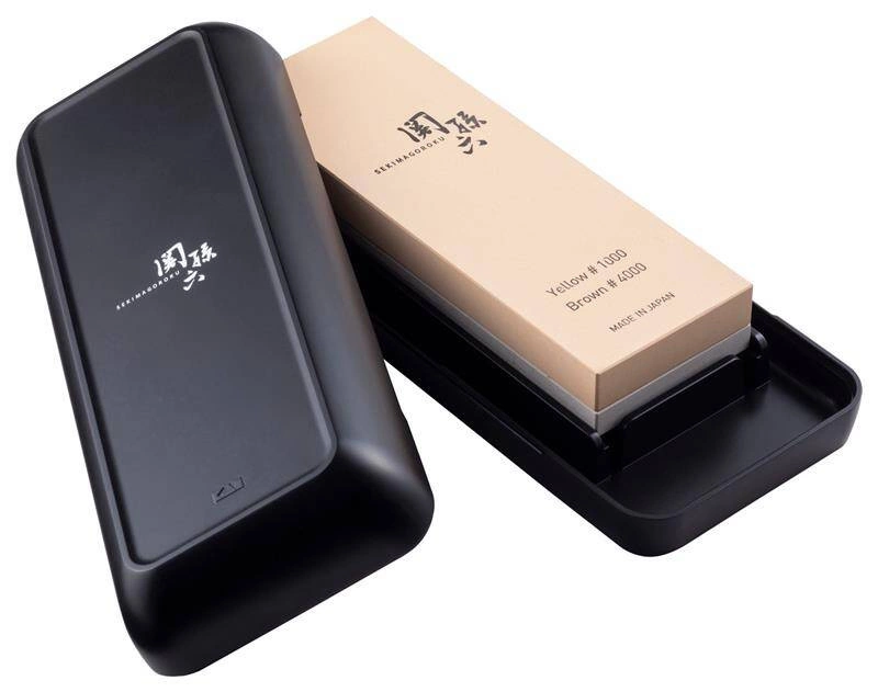 KAI - Kamień do ostrzenia 1000/4000 w etui Seki Magoroku