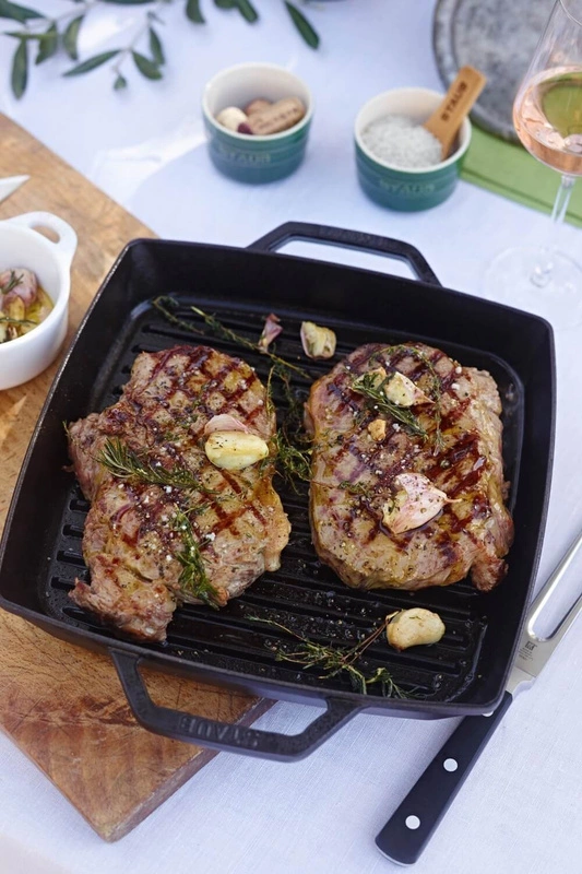 Staub - patelnia żeliwna kwadratowa 28 cm czarna