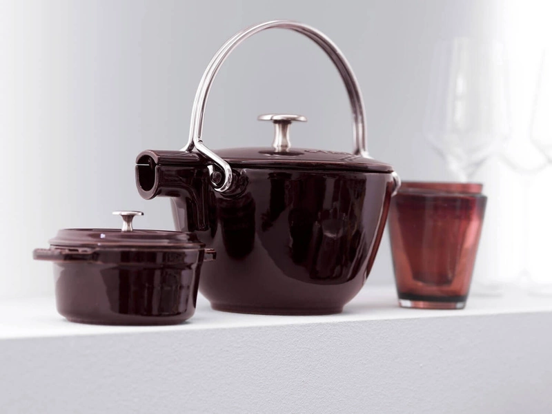 Staub - żeliwny dzbanek czajnik do herbaty bordowy 1,1 l