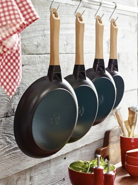 Staub - żeliwna patelnia do smażenia czarna 24 cm