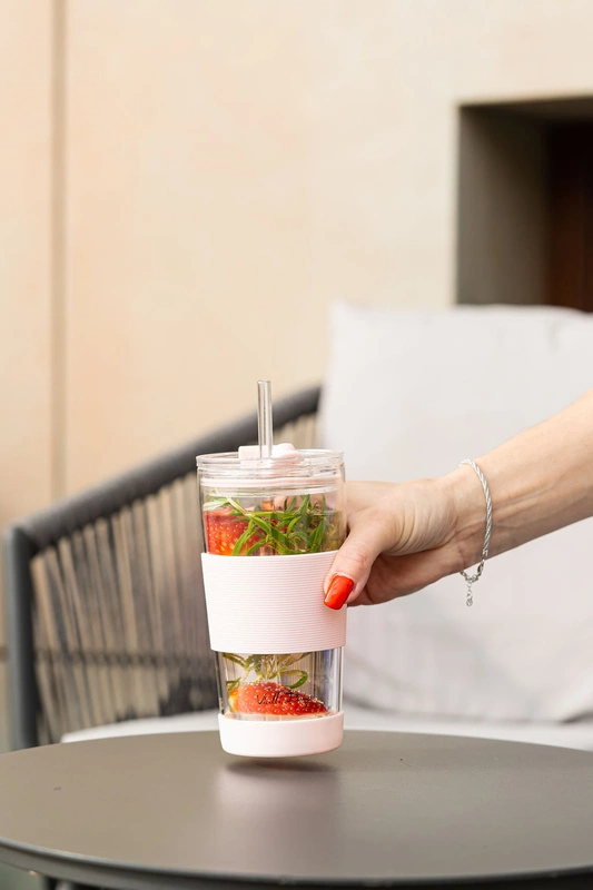 Vialli Design - Kubek termiczny szklany ze słomką 600 ml różowy Fuori