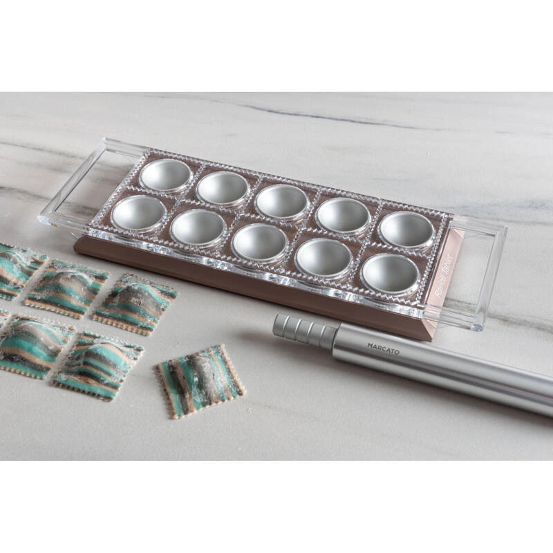 Marcato - Forma do ravioli w kwadratach 5 x 5 cm x 10 szt, jasnoróżowa