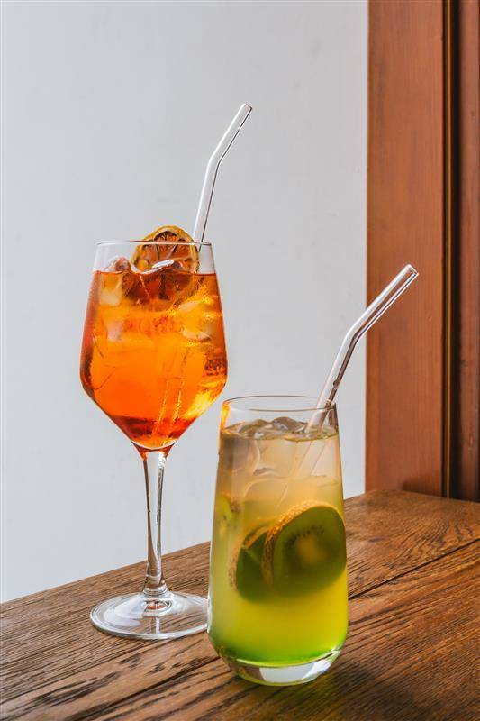 Vialli Design - Zestaw 6 szklanek Amo 400ml i 6 słomek szklanych 23cm transparent